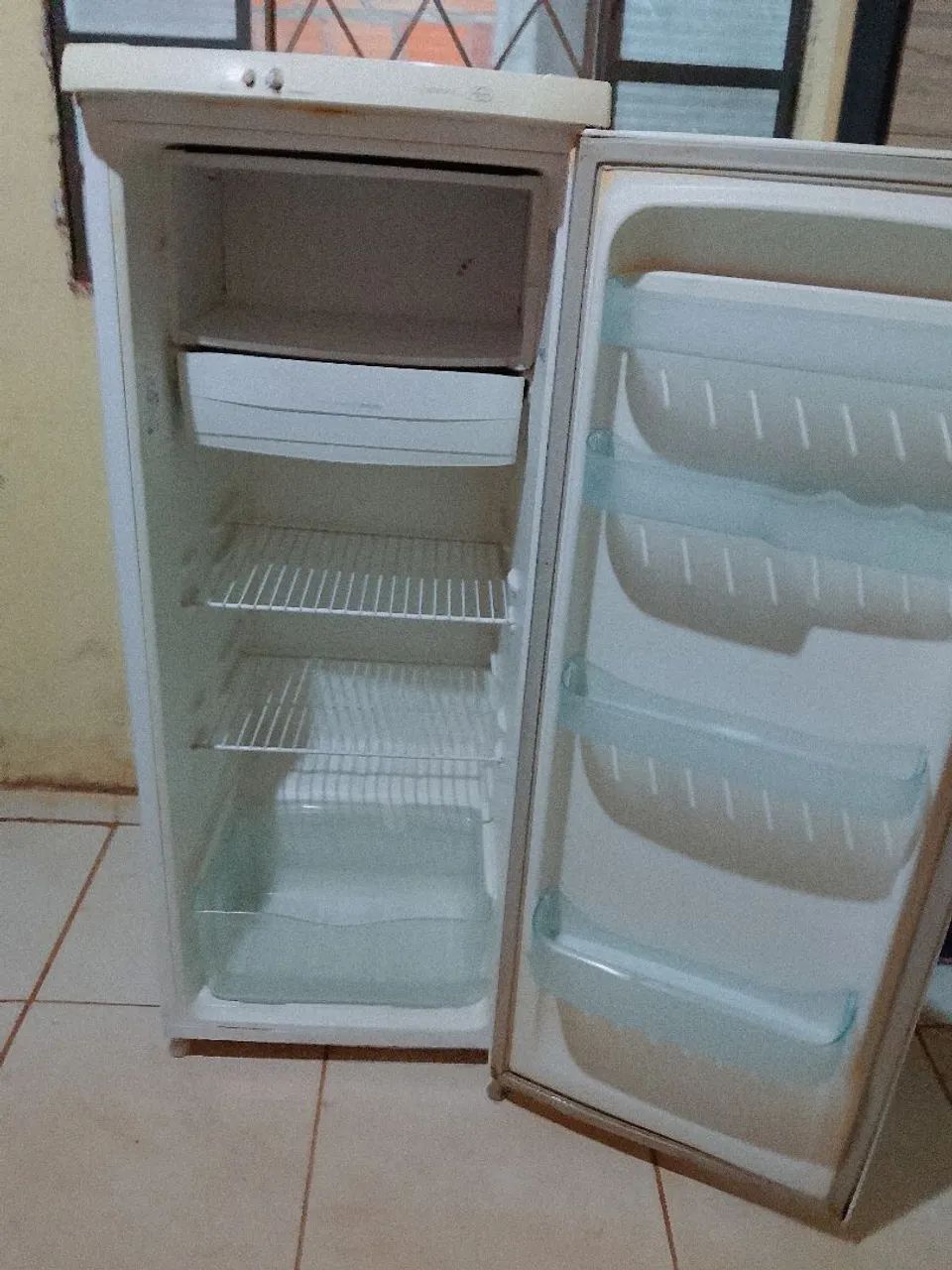 Vendo geladeira funcionando perfeitamente  - Foto 5