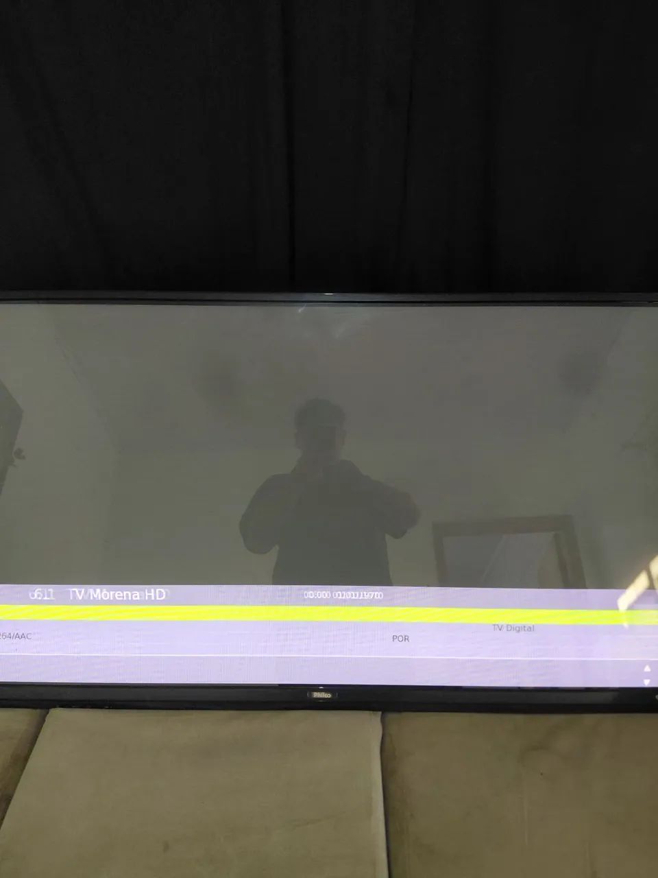 TV Philco 50 polegadas  pra venda unico defeito demora um pouco pra ligar  