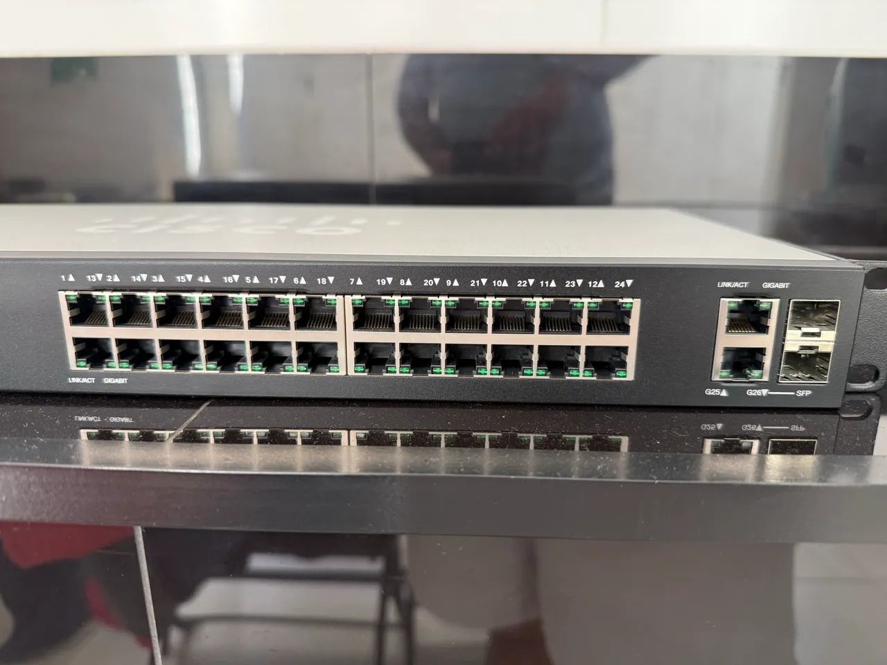 Switch Cisco Sg220-26p 26-port Fgigabit Poe Smart - Foto 2