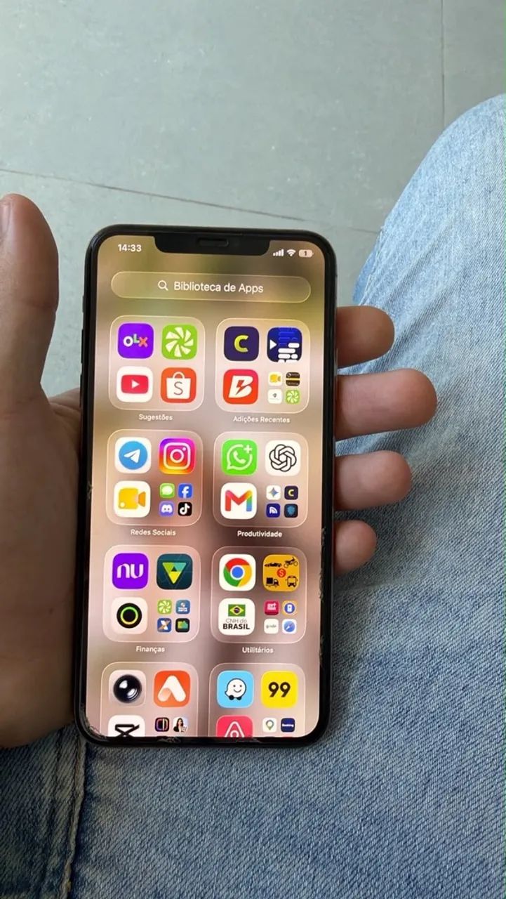 IPhone 11 Pro Max 256 GB dourado  - Foto 2