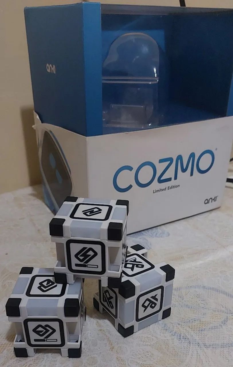 COZMO ROBÔ ORIGINAL COMPLETO + CAIXA  MUITO CONSERVADO - Foto 2