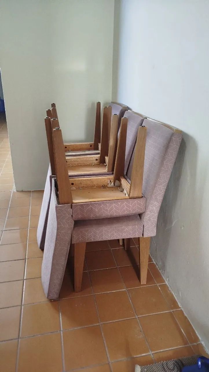 Cadeiras para mesa de jantar, com avaria.