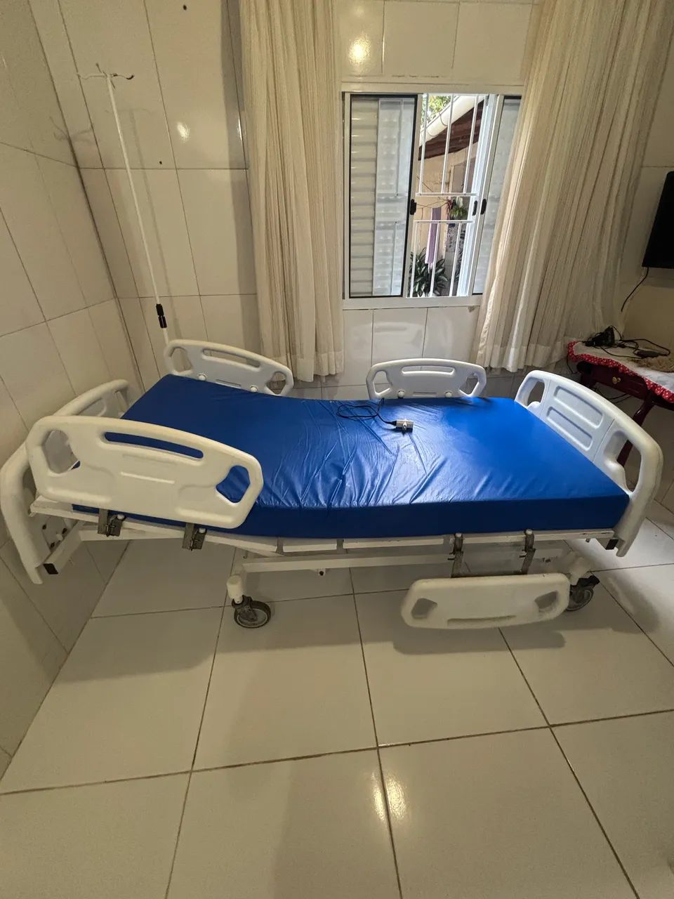 Cama de hospital Motorizada - Foto 4
