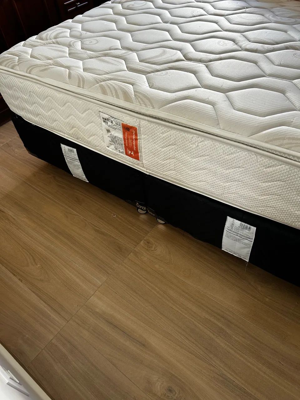 Vendo cama box queen