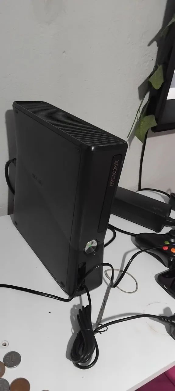 XBOX SLIM 360 DESBLOQUEADO COM DOIS CONTROLES E KINECT