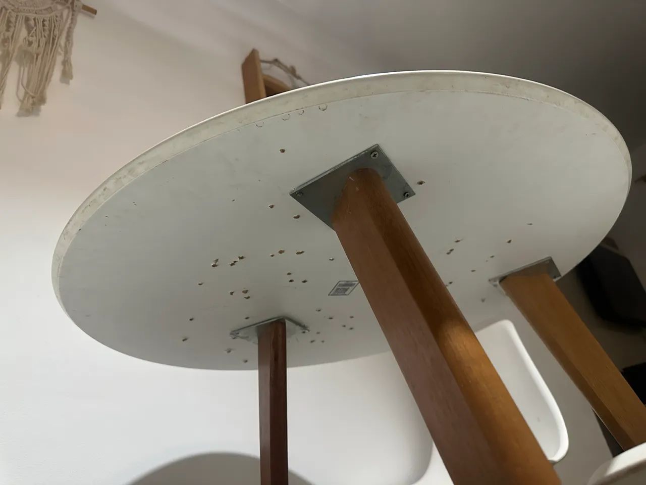 Round table with 3 chairs65704316812547121