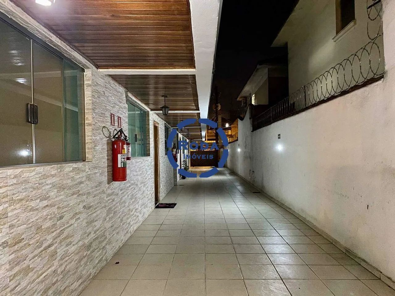 Casa de Condomínio com 3 Dormitórios/ suíte / 100m2 / Macuco