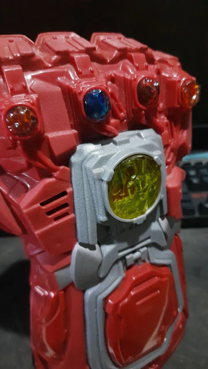 Manopla vingadores hasbro original funcionando  - Foto 4