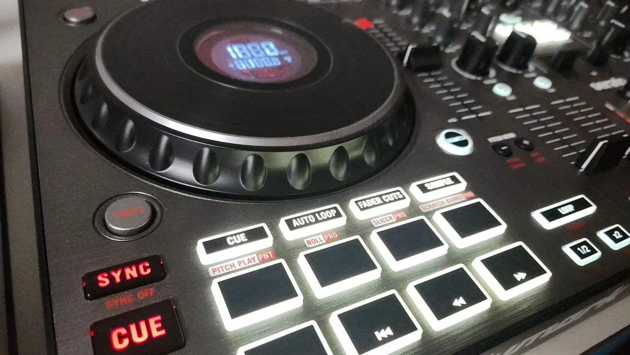 CONTROLADORA DJ NUMARK NS4 FX - Foto 2