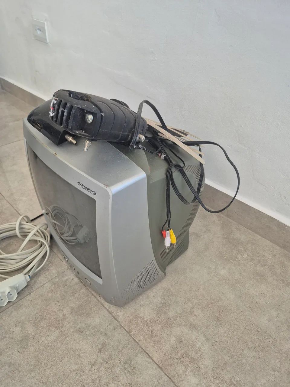 Vendo televisao , com 14 polegadas, com DVD e CDs. - Foto 2