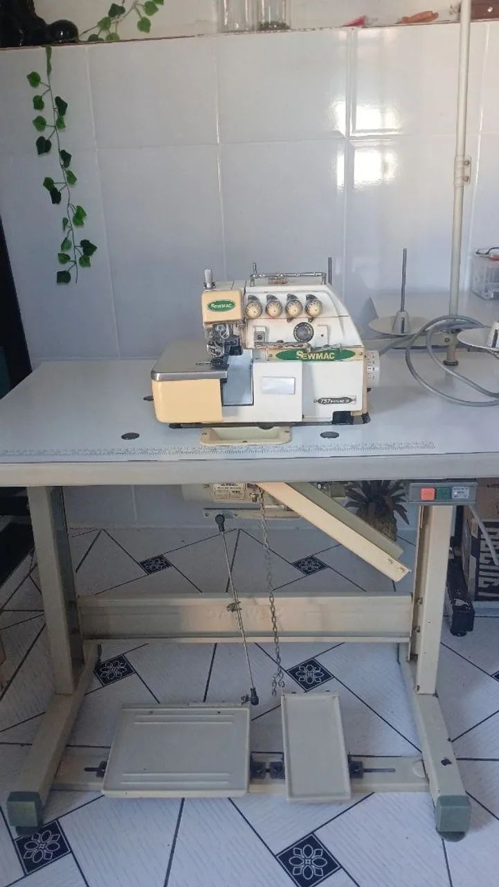 Maquina Industrial Interlock semi nova