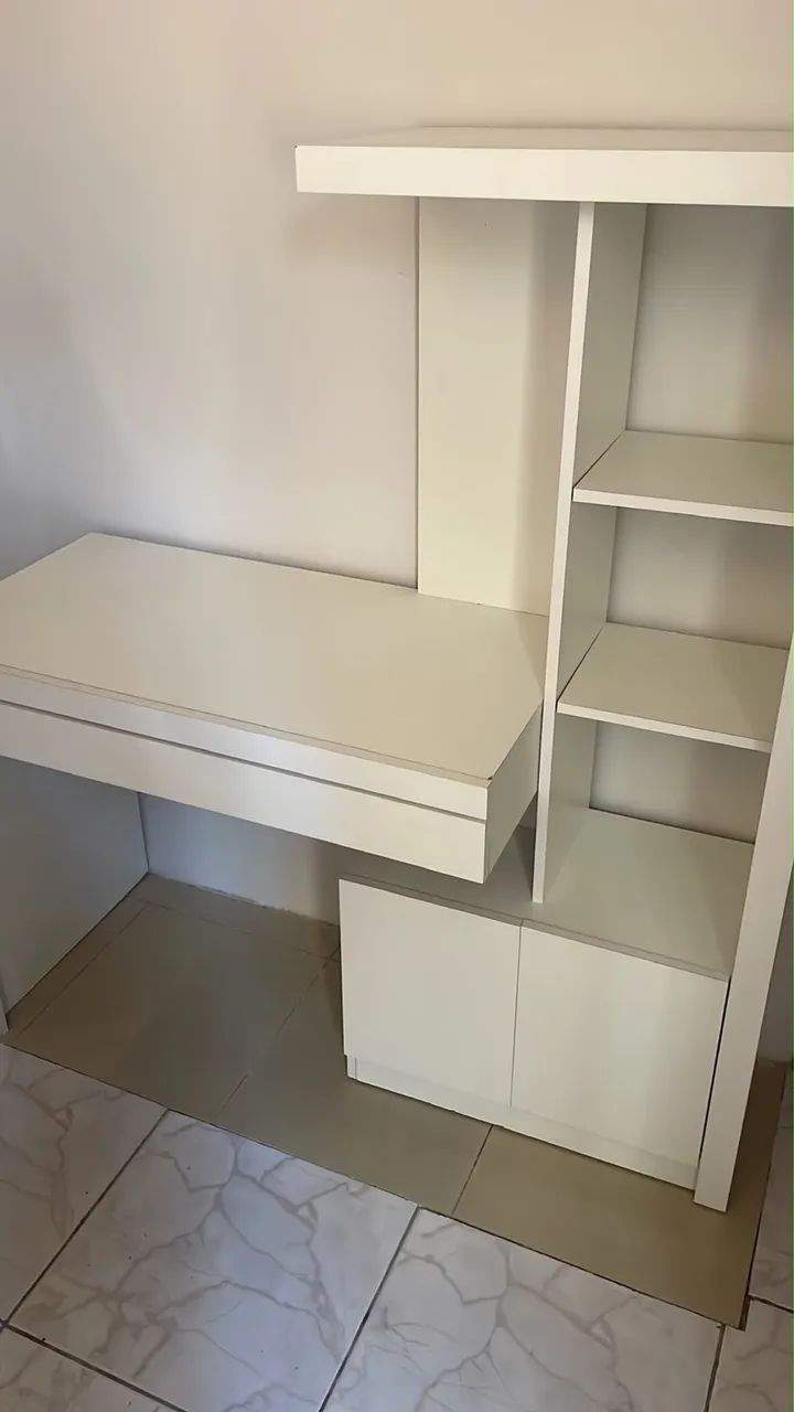 Escrivaninha com nichos