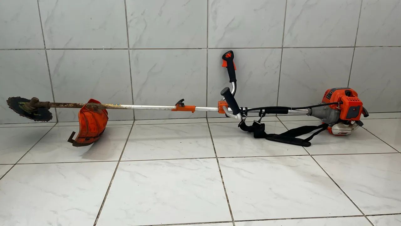 Roçadeira a Gasolina 