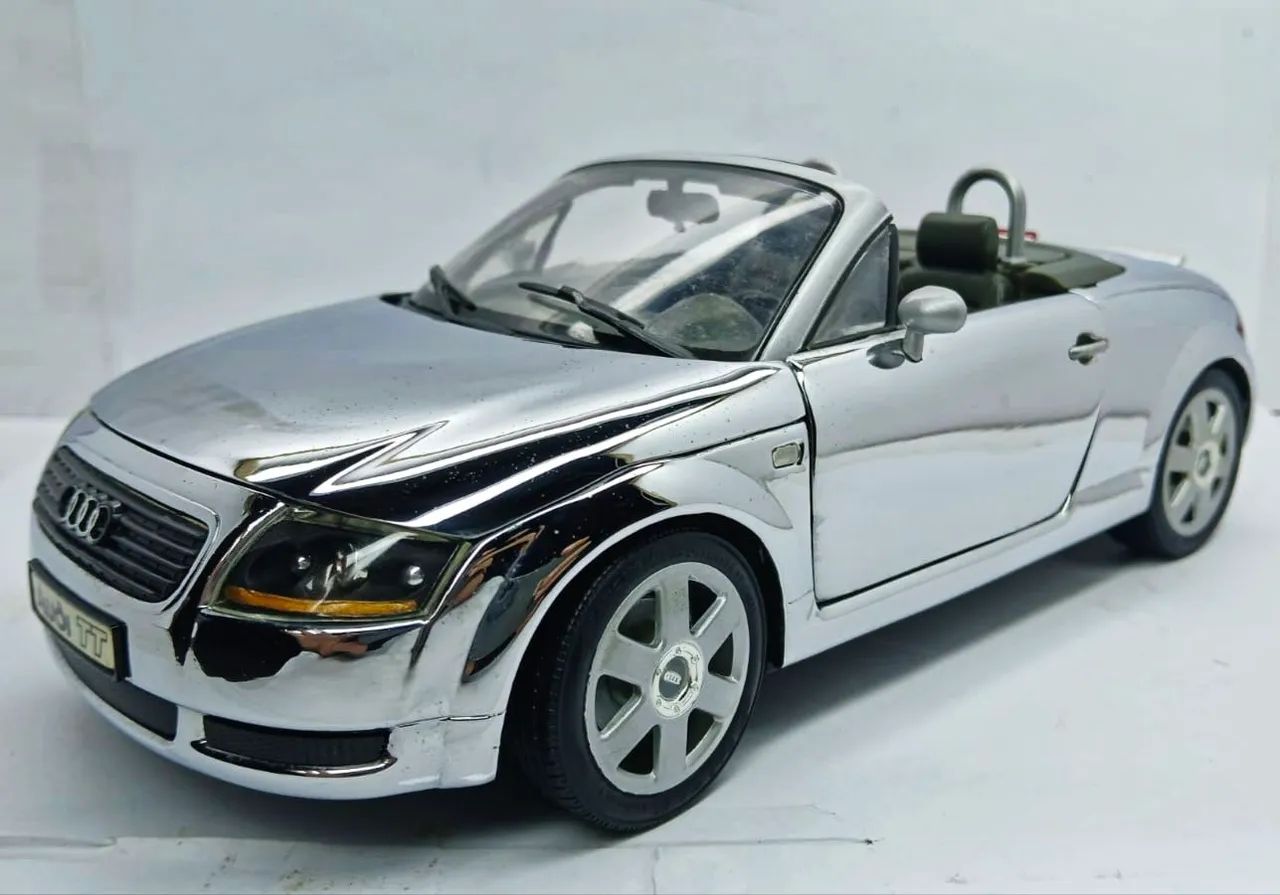 Miniatura Audi TT Roadster Série Cromo 1/18 - Hobbies e coleções
