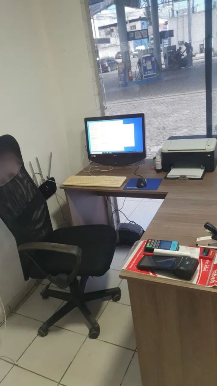 Mesa em L + 01 Cadeira e Armário Vazado - Foto 4