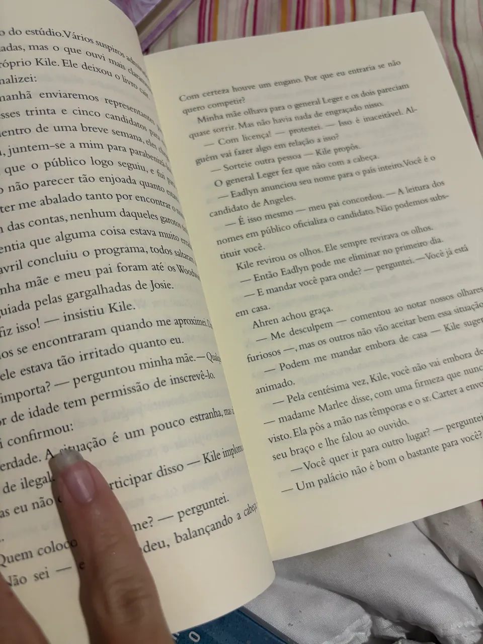 Livro: A Coroa e A Herdeira - Foto 5
