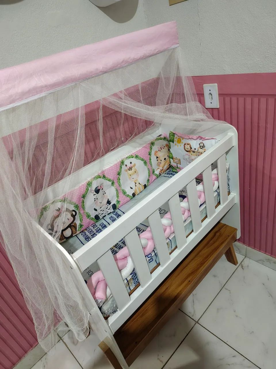 Mini berço junto com colchão  - Foto 3
