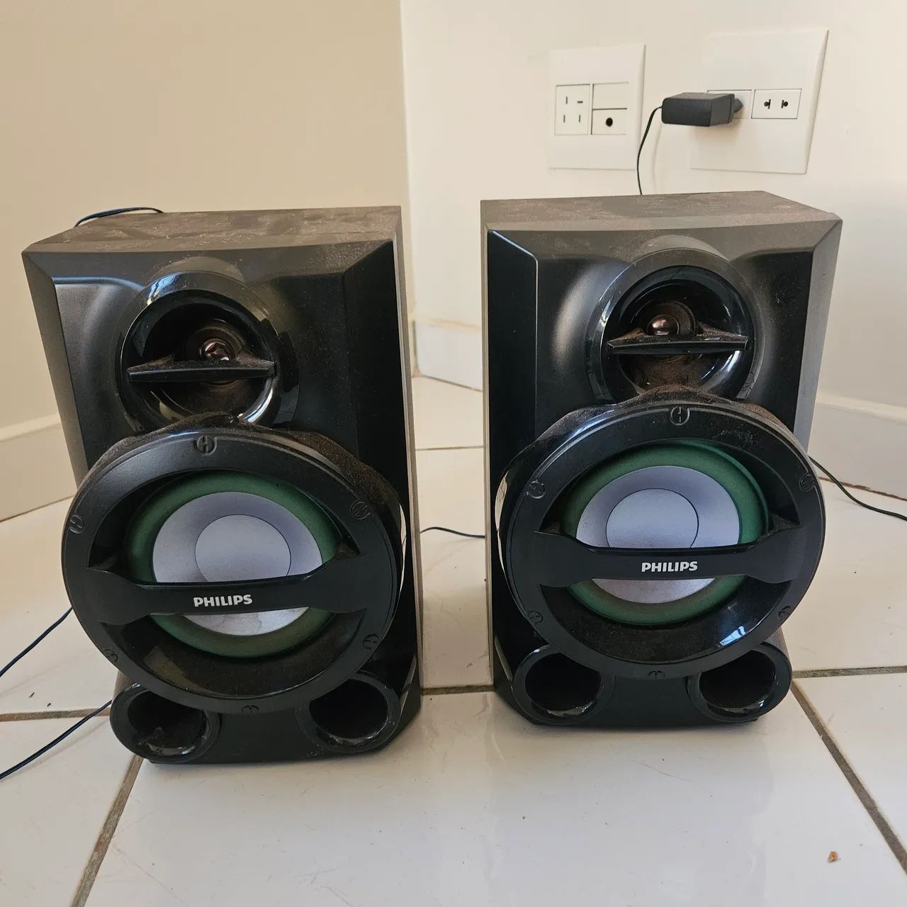 2 caixas de som Philips mais amplificador kinter.  Modelo FWM2200