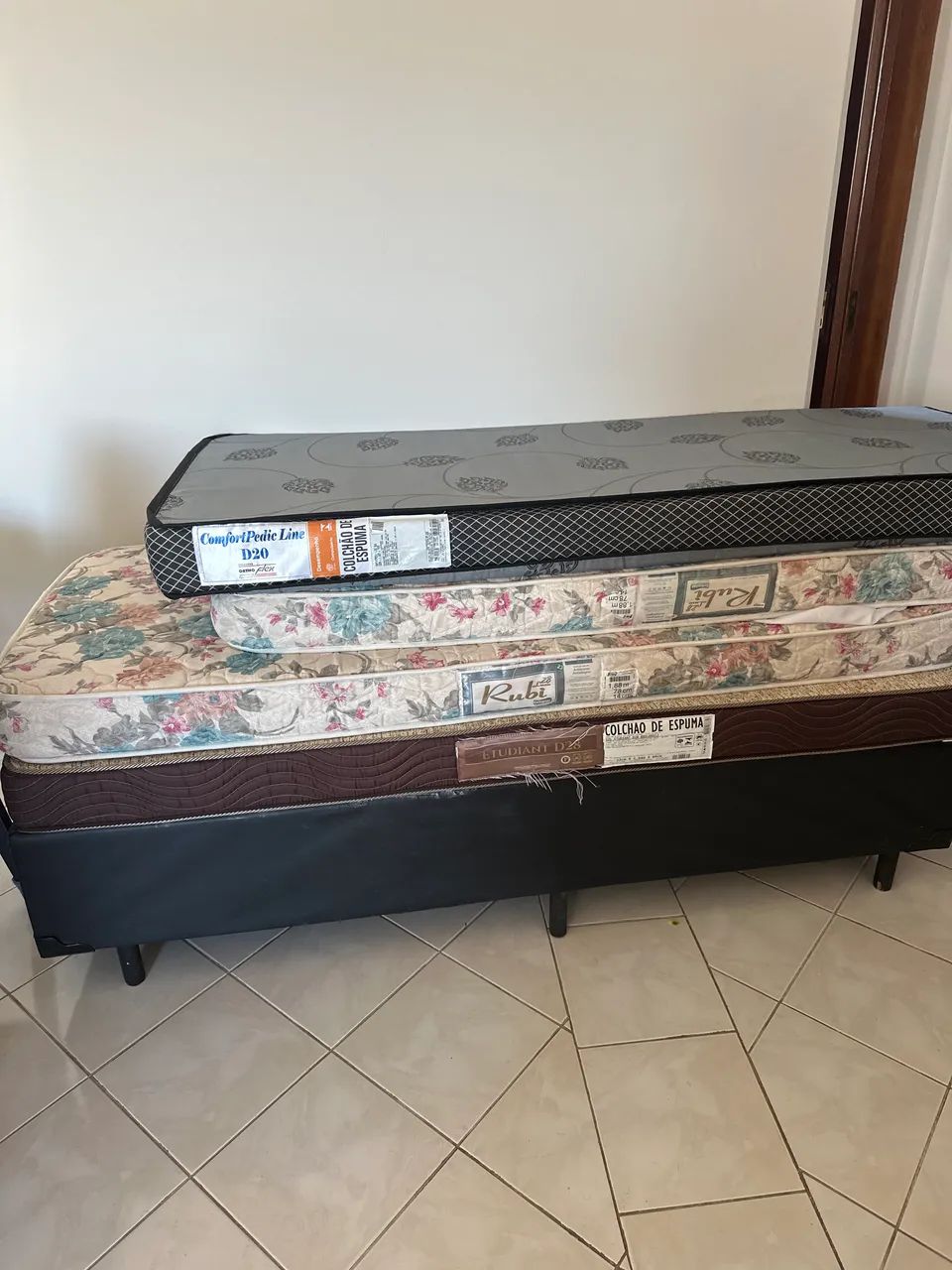 Beliche + cama box com colchão + 3 colchões 