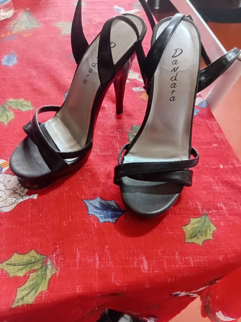 Roupas e sandália  - Foto 2
