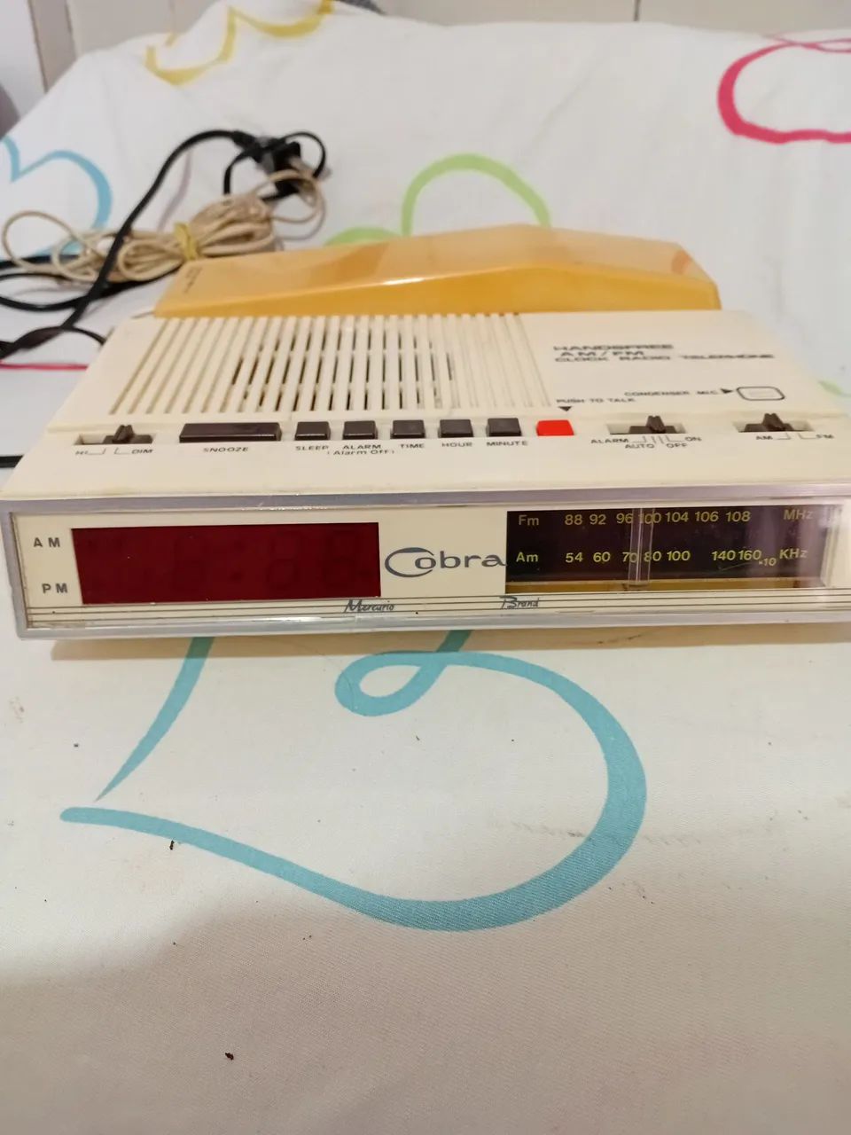 Rádio relógio antigo 