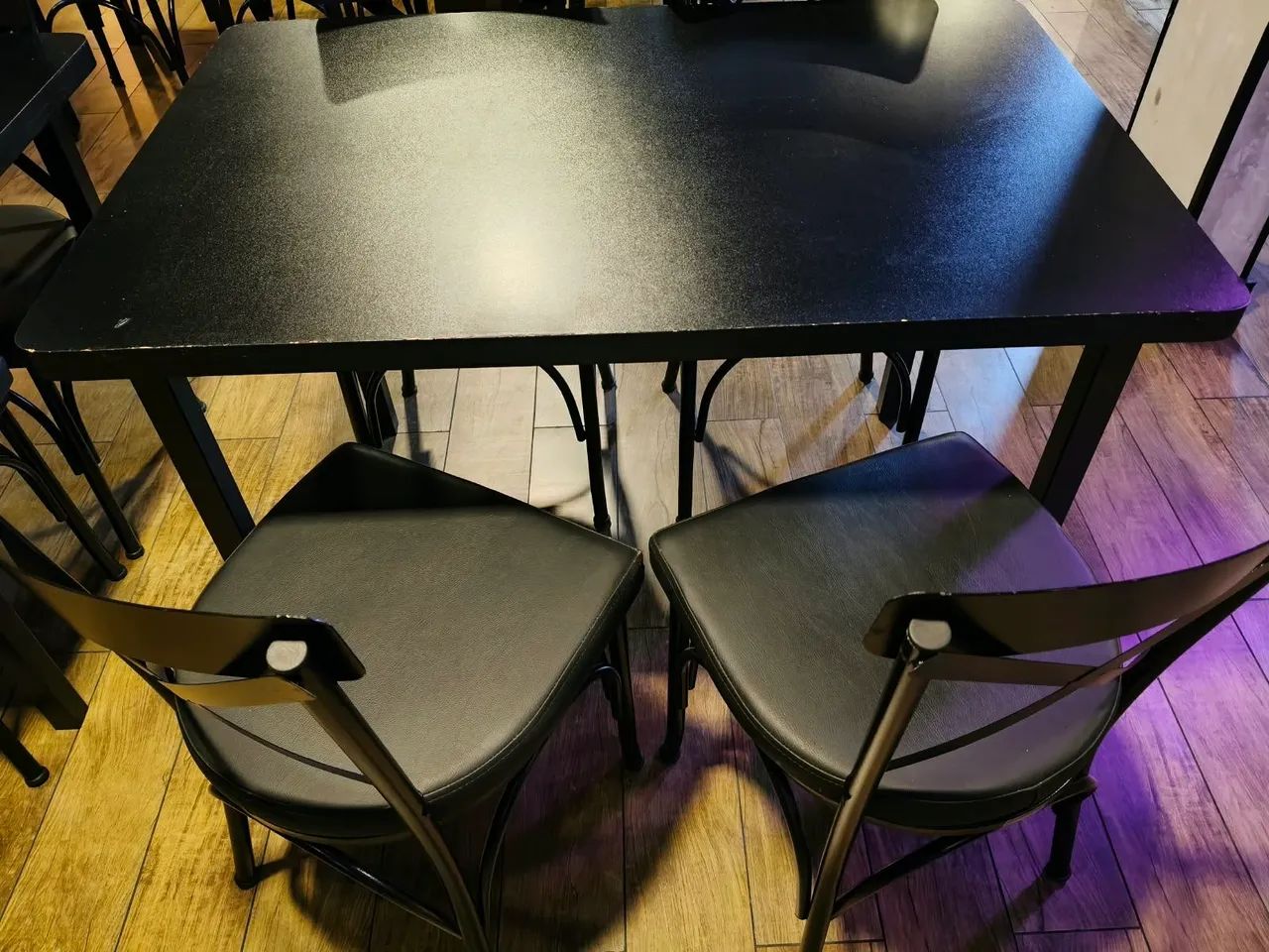 Mesa c/ 4 cadeiras