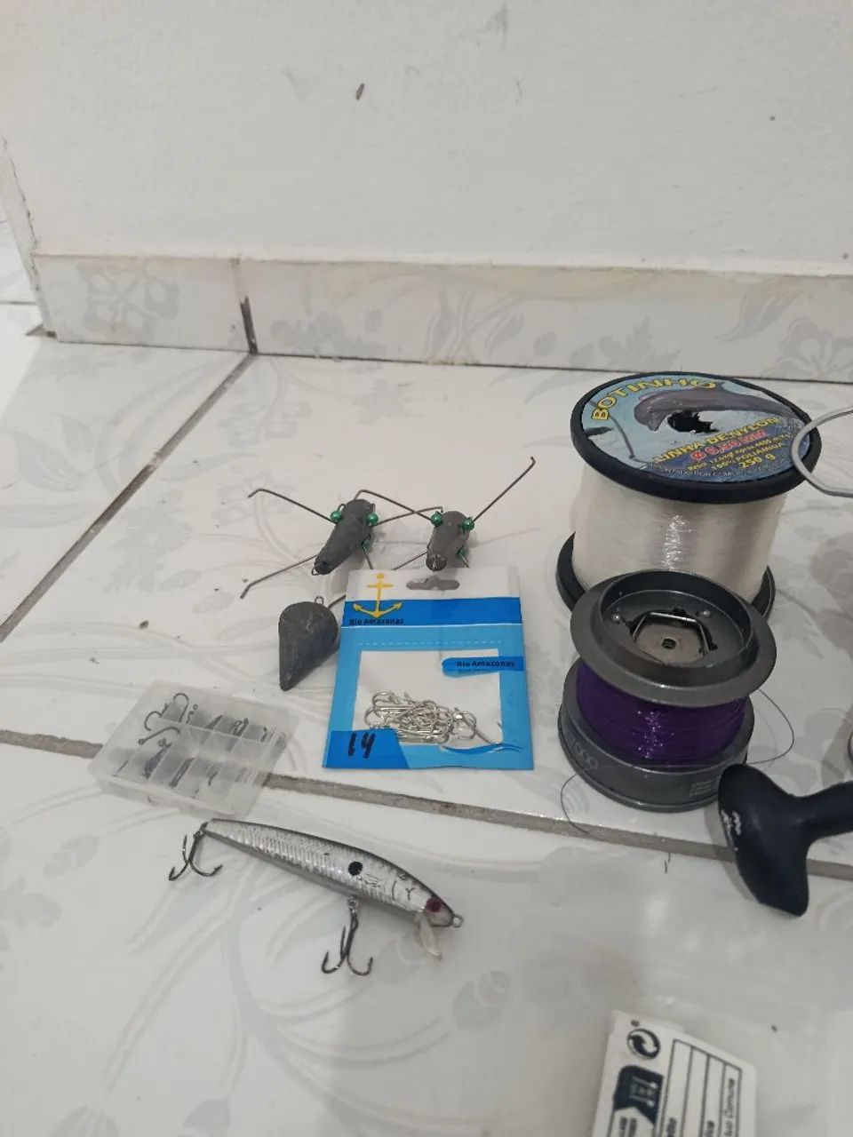Molinete arpoador com chumbada linha anzóis isca artificial  - Foto 3