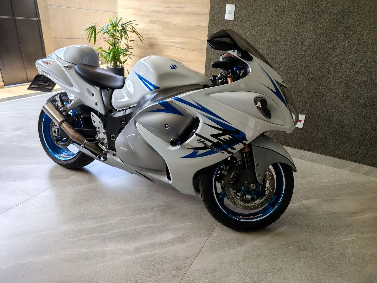 Moto impecável 