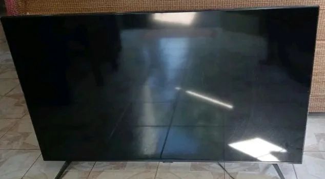 Vendo essa tv Samsung smartv 50 polegadas pra retirada de peças 