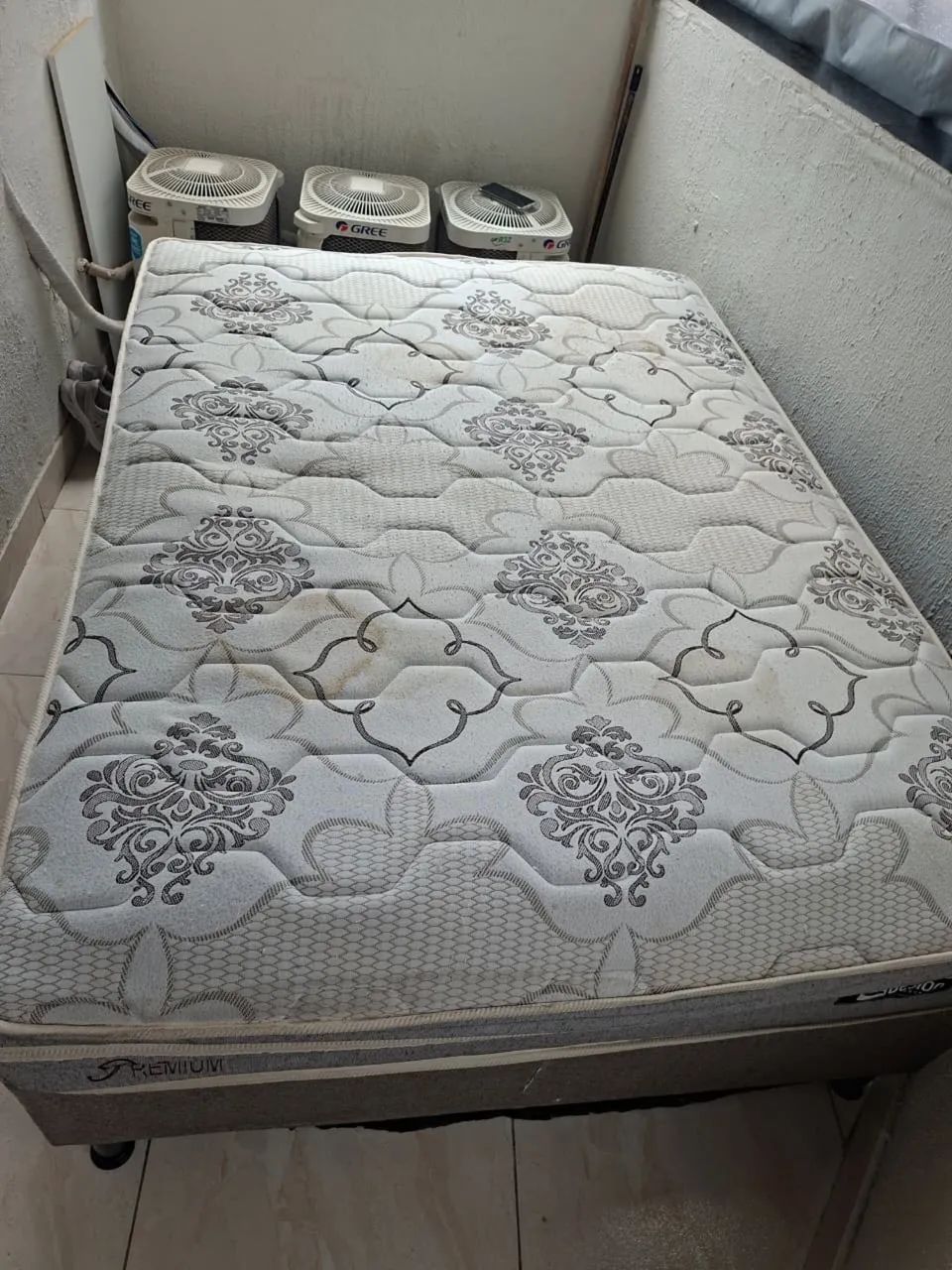 Cama e colchão a venda