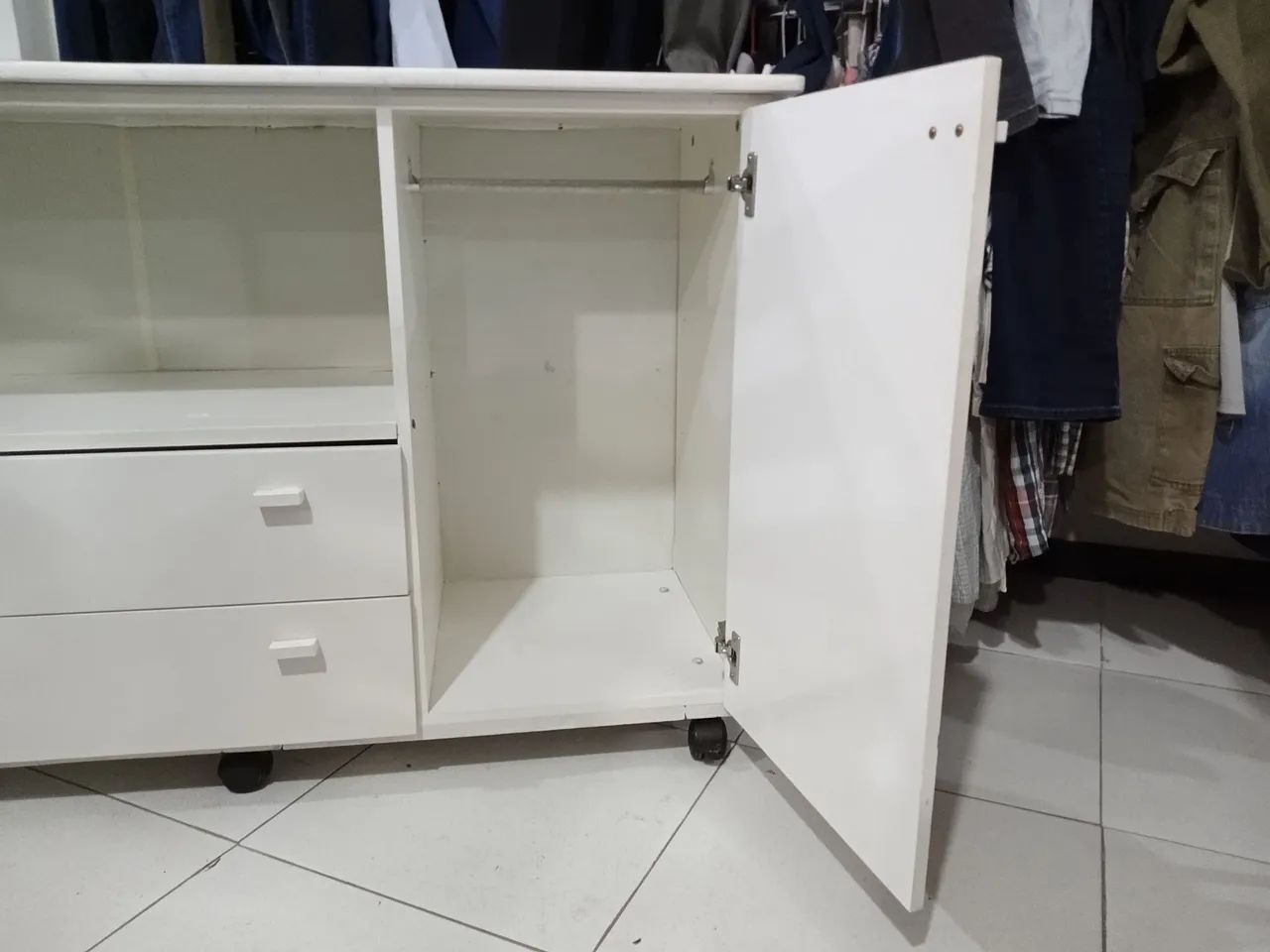 Cômoda Branca com Gavetas e Armário  - Foto 5