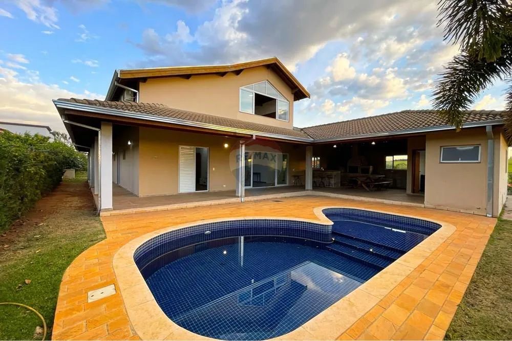 Luxo e Tranquilidade: Casa em Portal dos Lagos