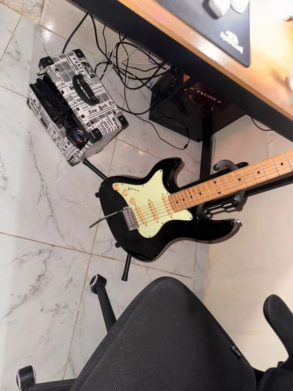 Guitarra, amplificador e pedaleira