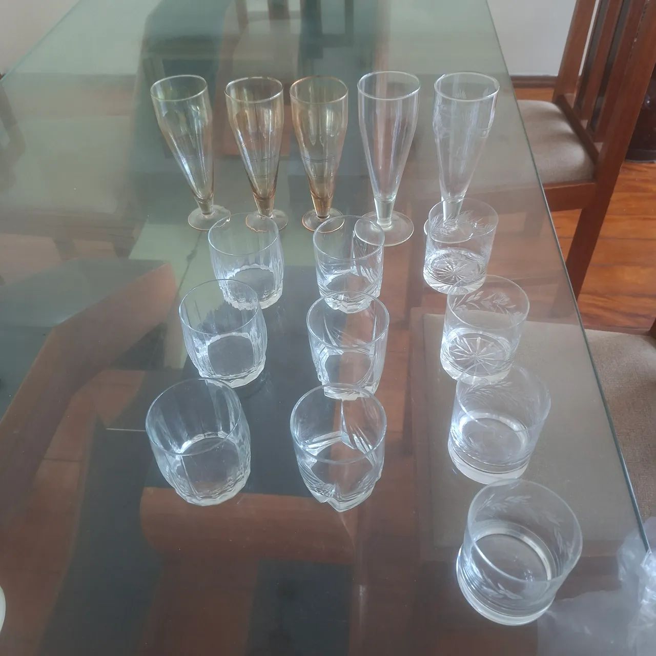 Copos de cristal e Tulipas