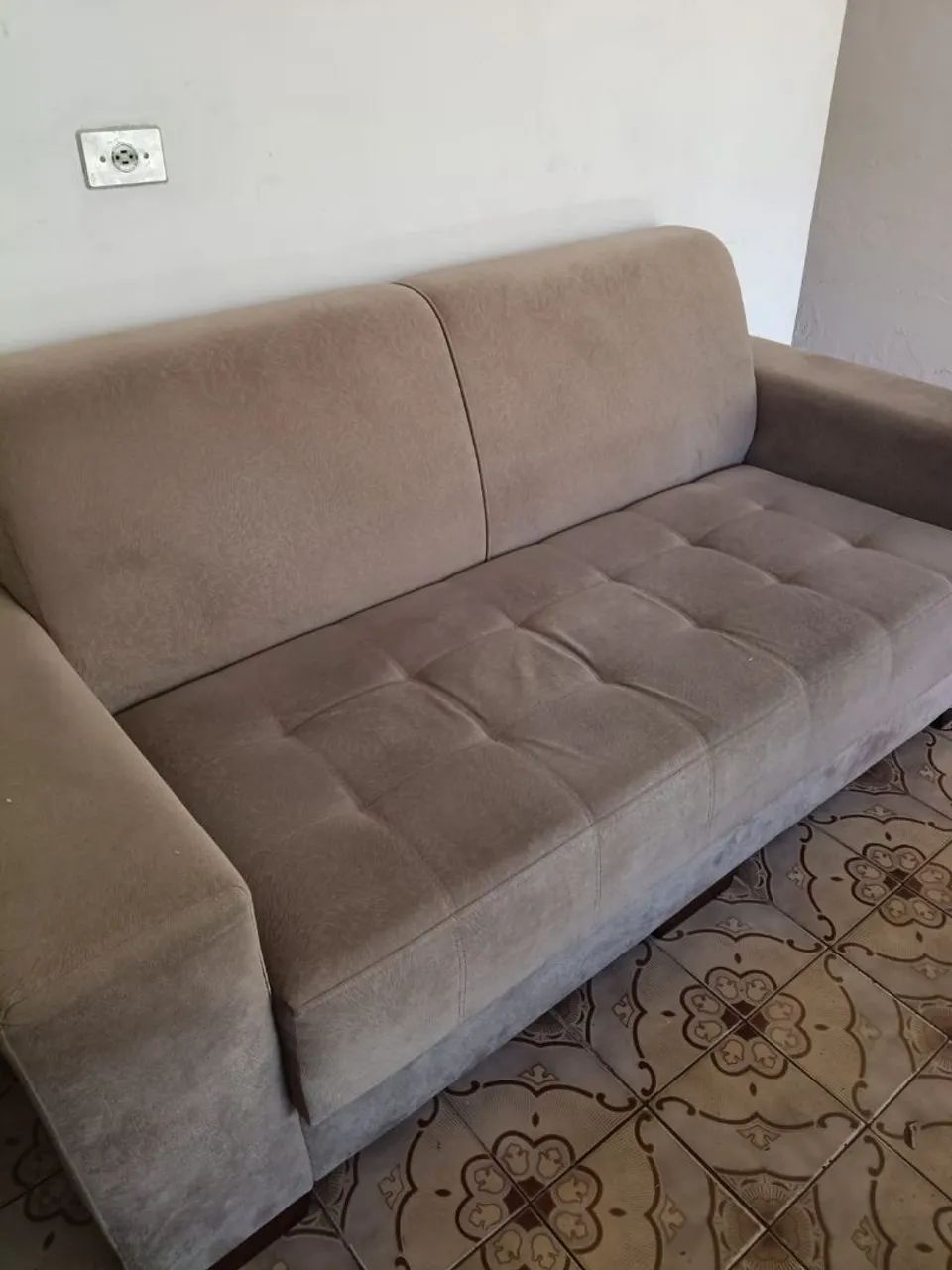 Sofá 3 + 2 lugares com mesa de centro