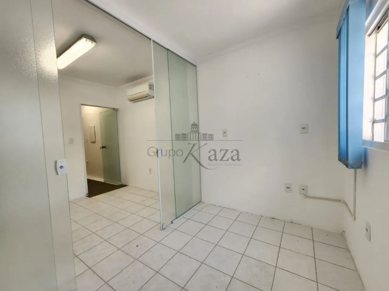 Casa Comercial - Bosque dos Ipês - 3 Dormitórios - 65,95m².