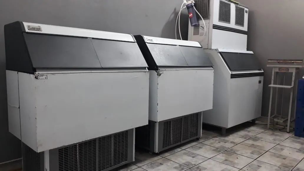 Máquina de gelo - Economize e comece a fazer dinheiro 