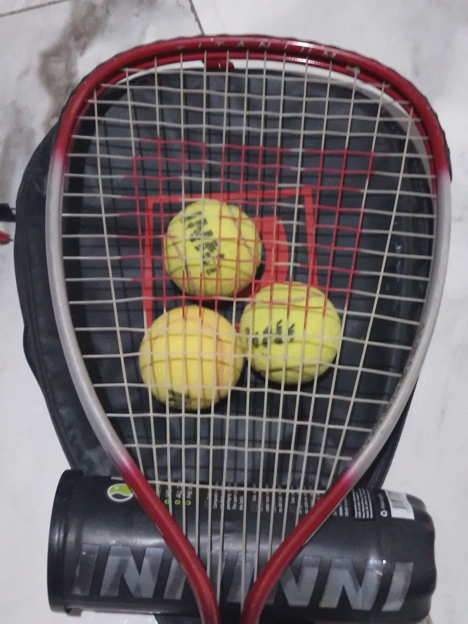 Raquete da Wilson com 3 bolas - Foto 5