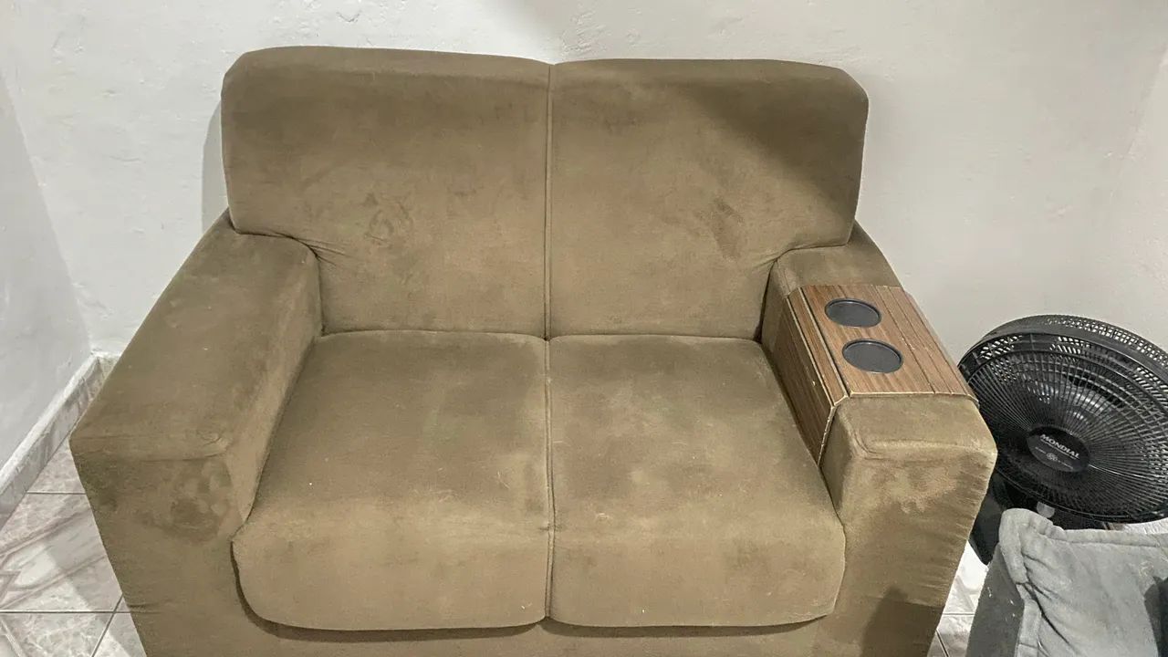 Sofá 2 lugares + porta copos