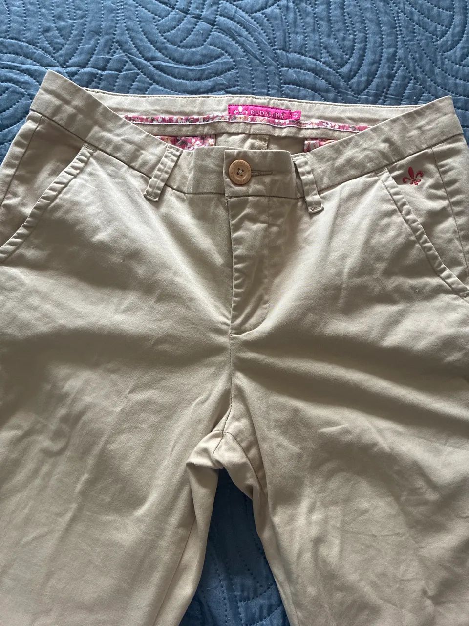 calça DUDALINA bege de sarja reta - Foto 2