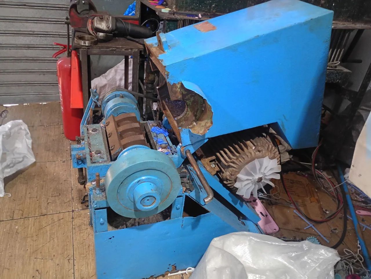 Vendo um moinho de plástico 200 mim de boca valor 5.900 - Foto 2