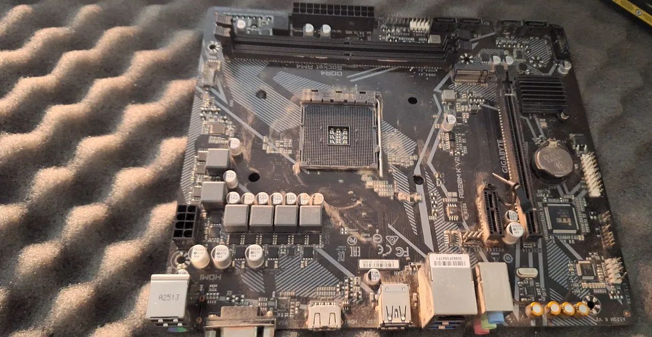  Placa-Mãe a520m kv2 gigabyte - Foto 3