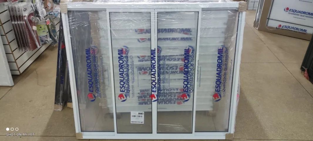 Janelas de alumínio branca com vidro 4 folhas 1.0x1.0 a vista R$399,90 - Foto 2