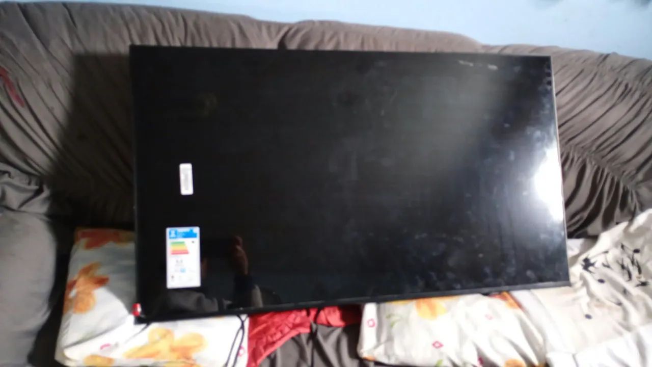 Vendo TV 43 polegadas smart está semi-nova está funcionando tudo certinho