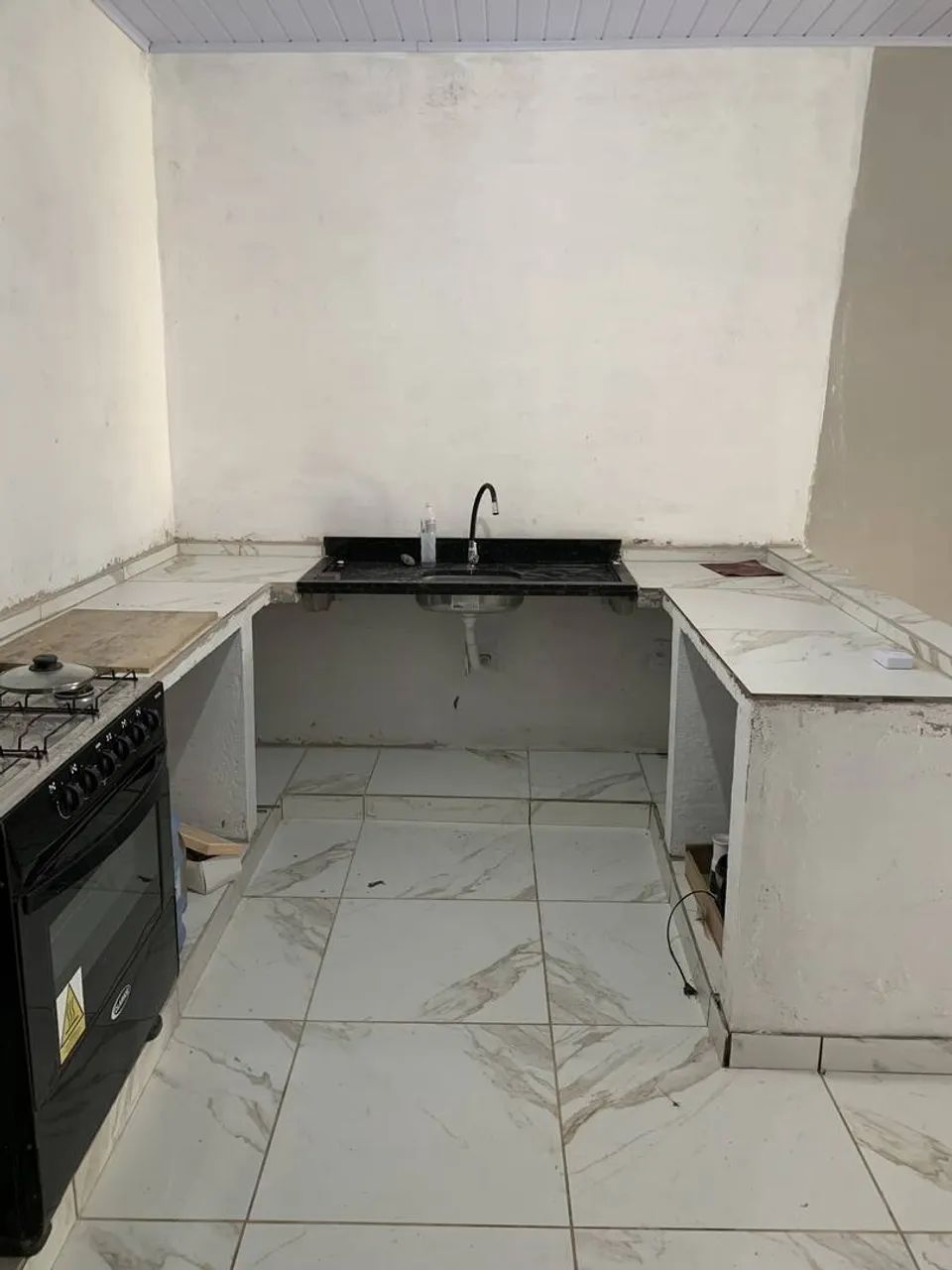 Pequena casa em final de rua, muito bem localizada - Foto 4