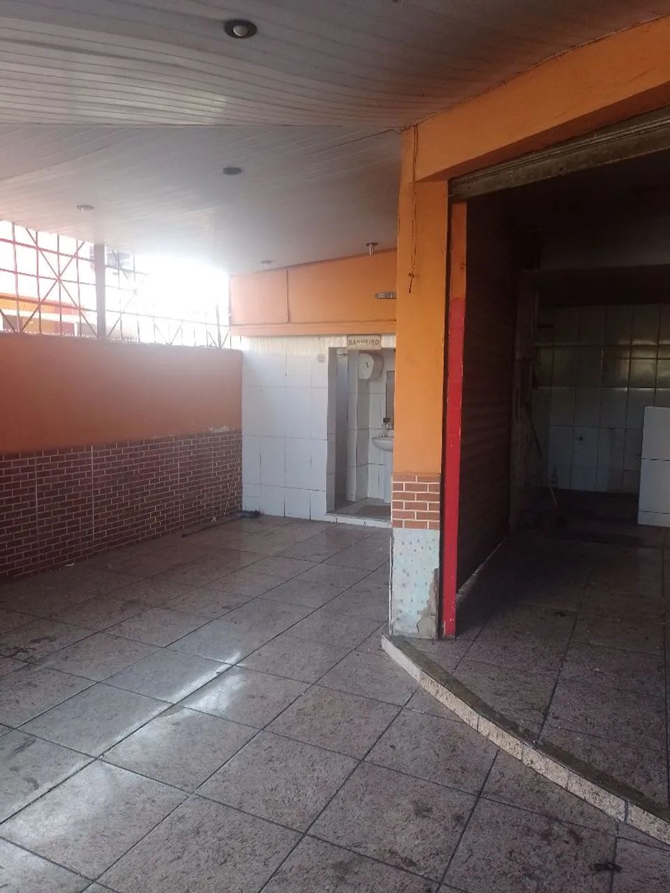 VENDO PRÉDIO COMERCIAL,EM LOCALIZAÇÃO PRIVILEGIADA EM BANGU ! - Foto 2