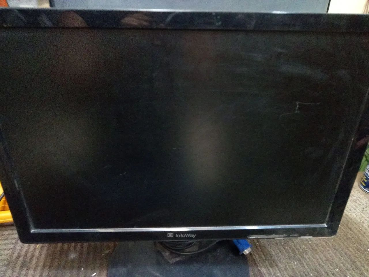 Monitor 15 pol127 volts funcionando normal 