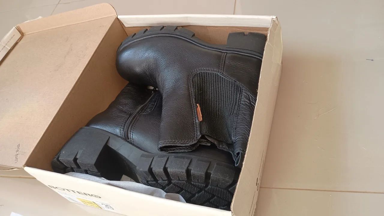 Bota coturno Botero, nova na caixa . 