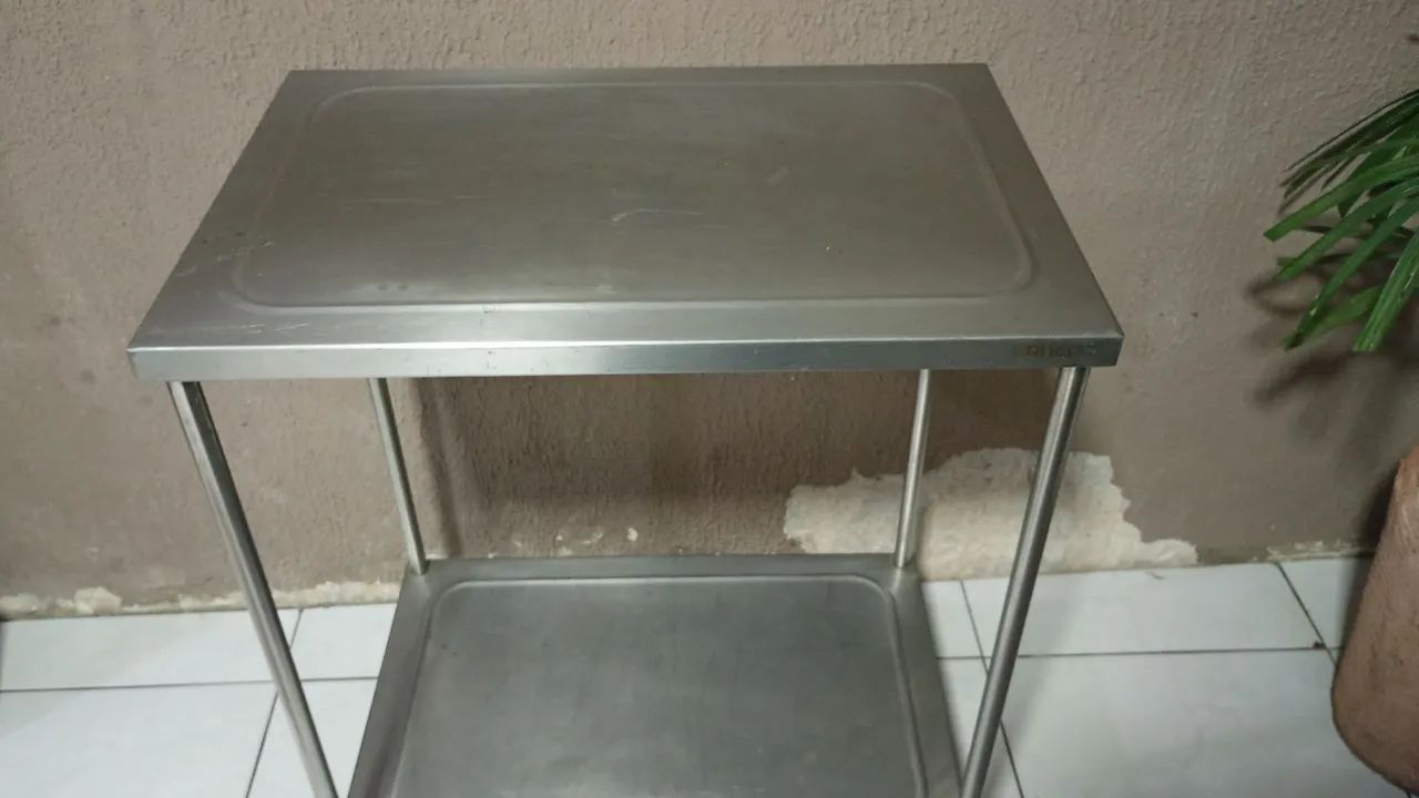Mesa. Inox 
