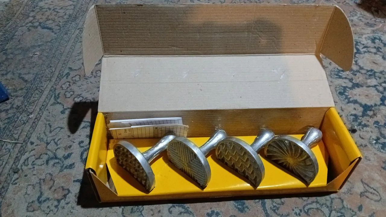 Biscoiteira com 4 peças. 